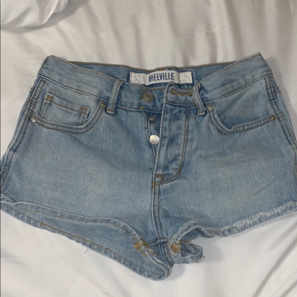BRANDY MELVILLE light washed shorts